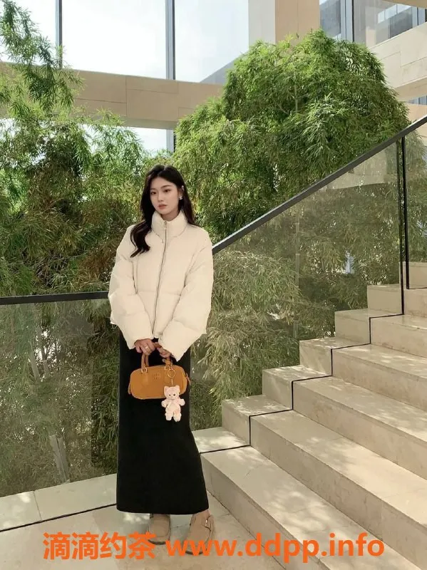 长沙楼凤-雨花区18岁艾琳，175cm女友式服务，600p体验