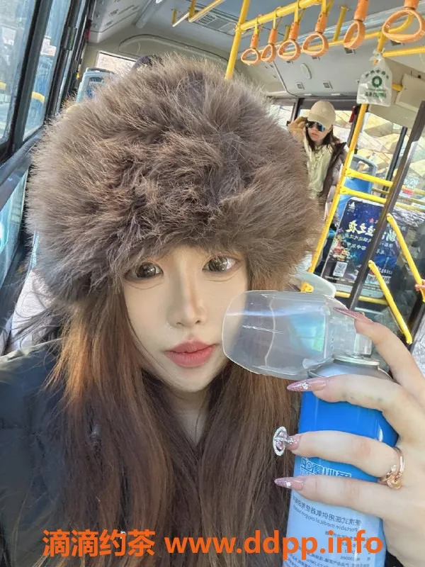 广州楼凤-天河大奶牛：御姐舌吻8P体验