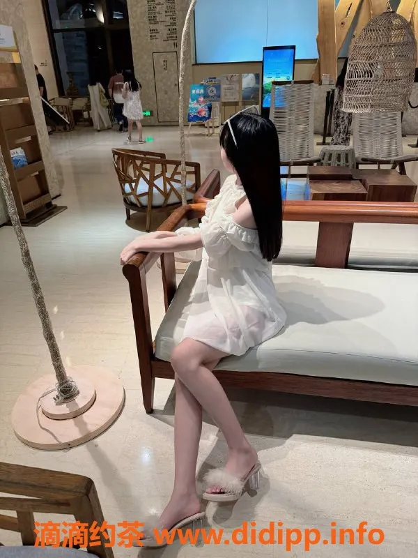 广州楼凤-黄埔嫩妹小雯酱，7P超值体验等你来