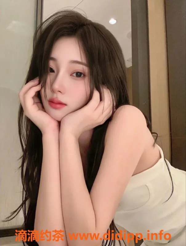 广州楼凤资源信息,天河御姐娇娇，13P鸳鸯浴，享受舌吻服务！