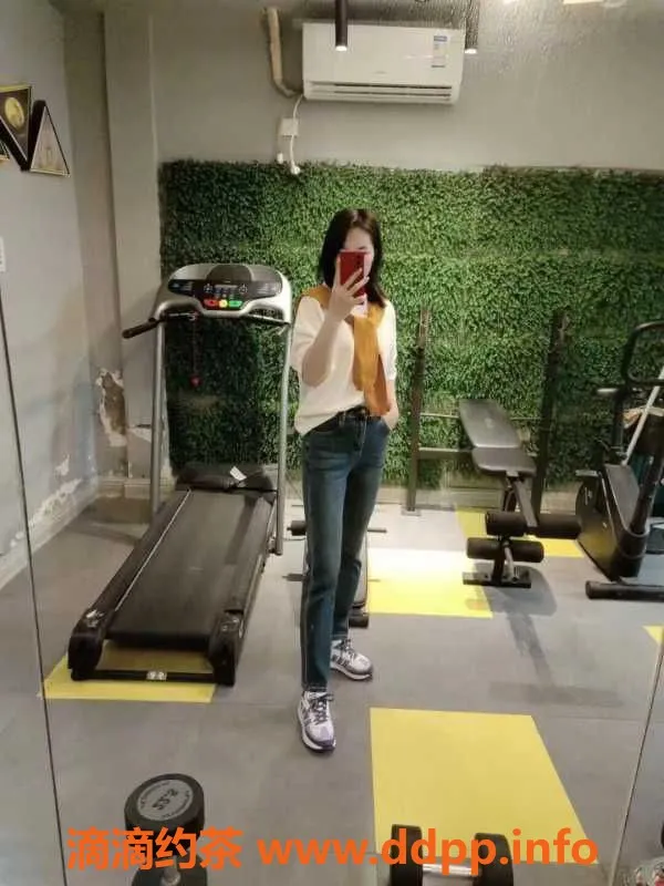 深圳楼凤-龙华兼职美美，26岁，完美身材，服务优质