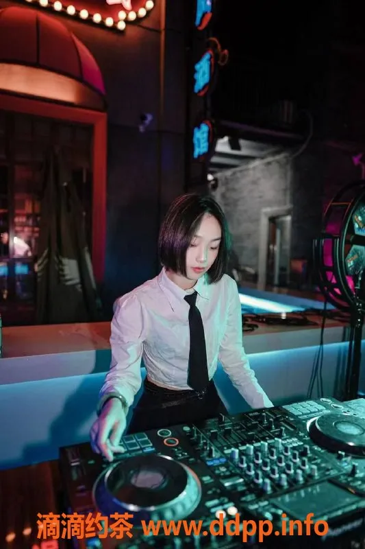 广州楼凤-佛山蛇吻芊芊，800起服务体验