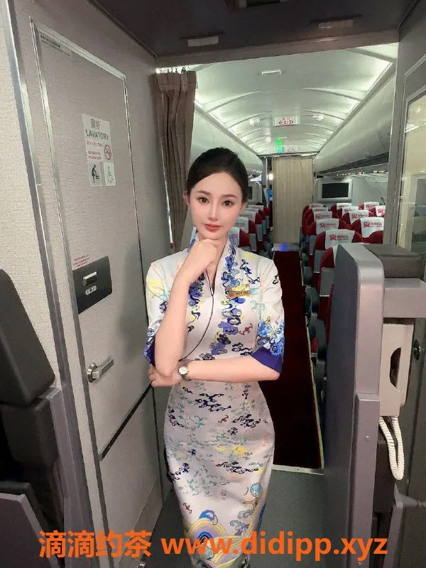 厦门楼凤-湖里童瑶空姐，24岁，身材火辣，舌吻服务