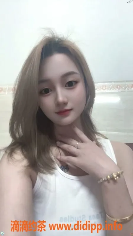 广州楼凤-广州天河李依桐，蛇吻服务600起