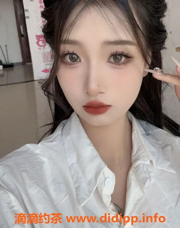 成都楼凤-锦江区结衣，嫩妹车6P，身材哇塞，收费10pp