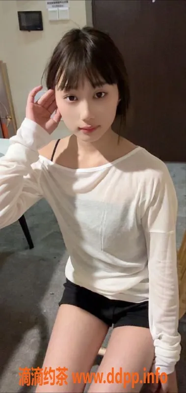 成都楼凤资源信息,成华区小荣，18岁贫乳妹，颜值高，服务优