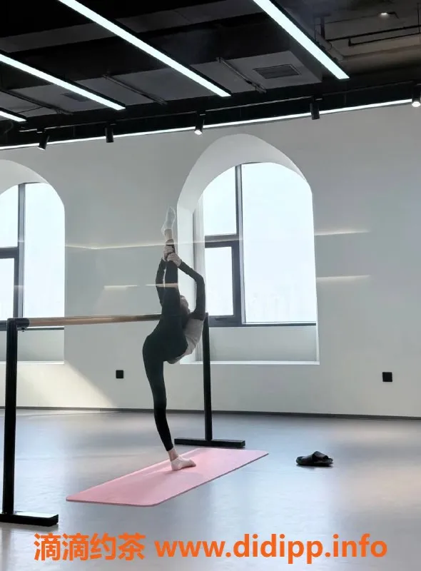 西安上门服务-165cm优雅舞姬真真，天然C杯，105斤