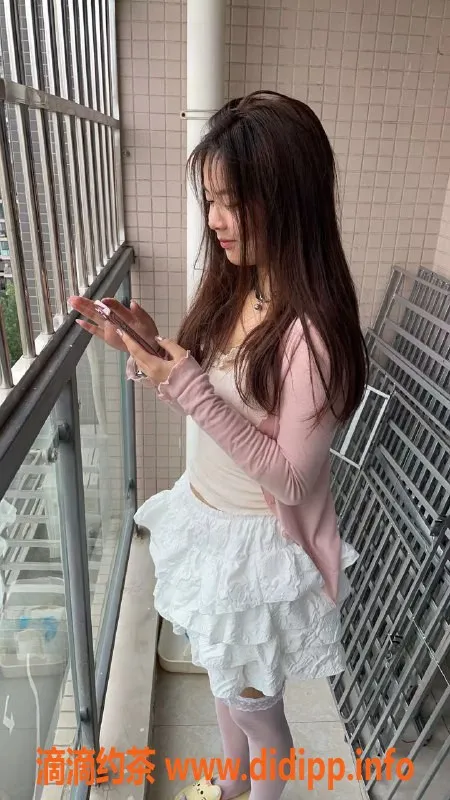 成都楼凤-成都代聊嫩妹#哭哭 17岁，90斤，500元起