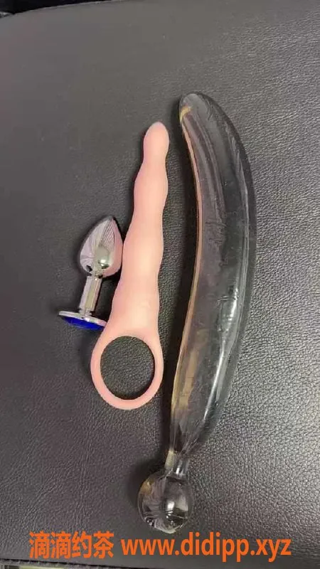 广州楼凤-天河34岁大奶姐姐史素艳，身高158cm，服务多样