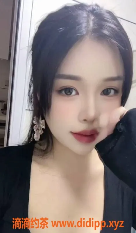 广州楼凤-天河艺名佳佳，视频验证的御姐，700元起