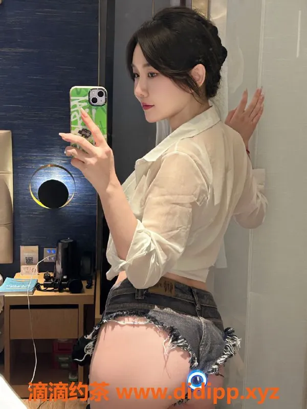 广州楼凤-海珠御姐可乐，9P体验，大胸大长腿等你来享受！