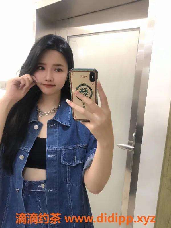 深圳楼凤-南山御姐白梨，700元一课，1300元两课