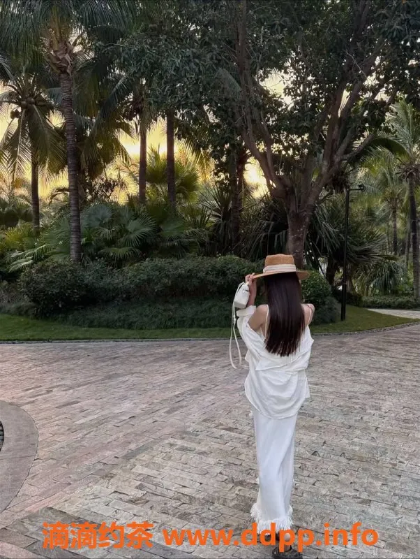 杭州楼凤-嫩妹芜芜，上门服务仅需1000元！