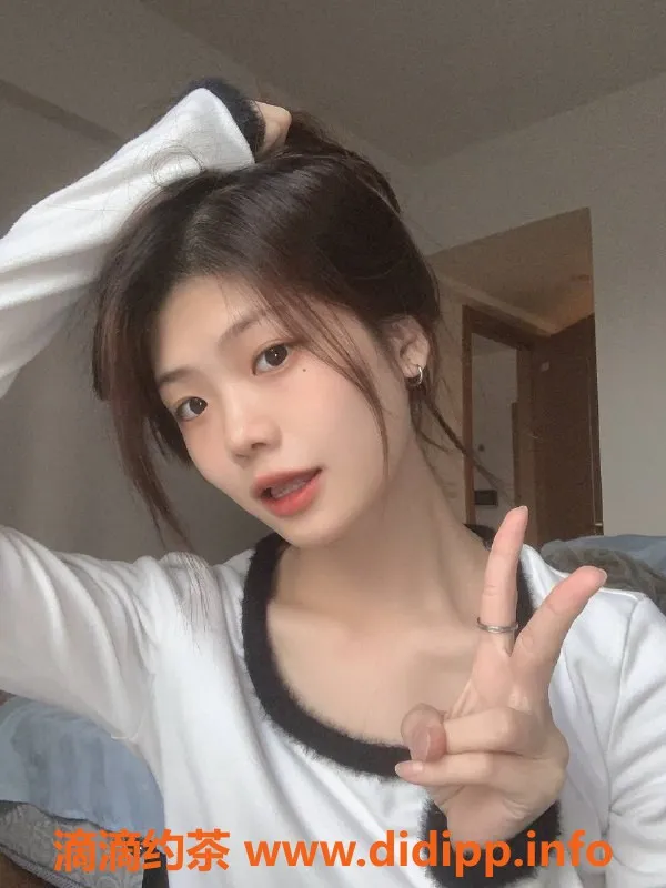 杭州楼凤-拱墅嫩妹小梦，800元舌吻服务等你来享受！