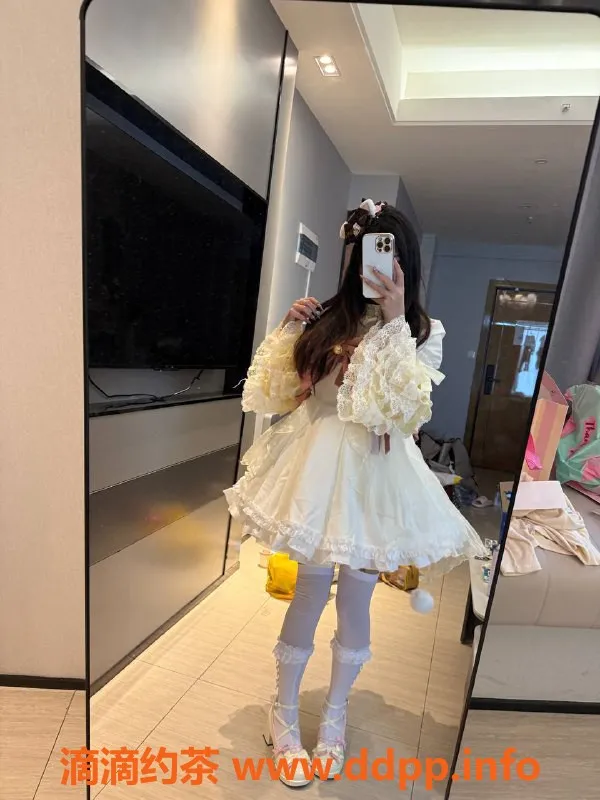 成都楼凤-成都武侯区嫩妹小佳18岁 高评分服务仅需700元