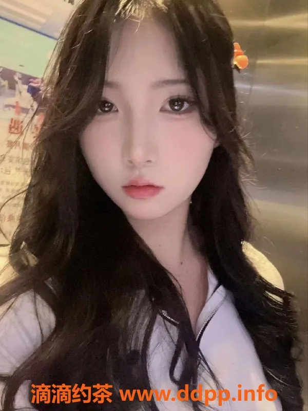 成都上门服务-思琪红牌嫩妹，颜值与服务兼备