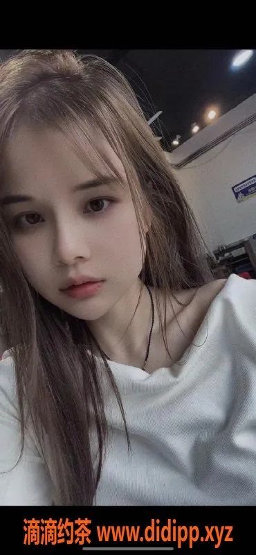 成都楼凤资源信息,23岁白鹿，161cm，90斤，嫩妹三件套服务