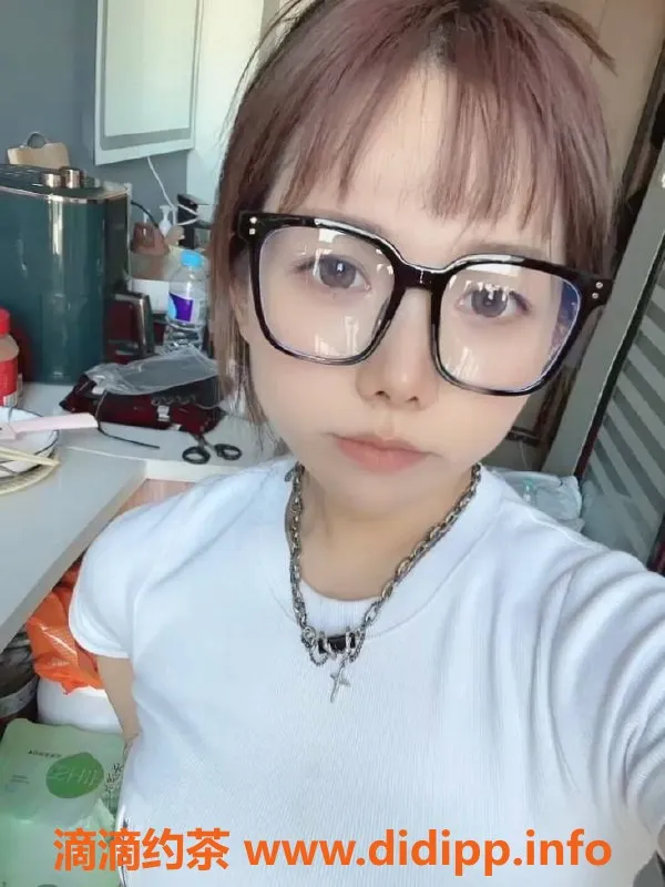 杭州楼凤-上城嫩妹卡卡，800元起，69互舔热辣服务