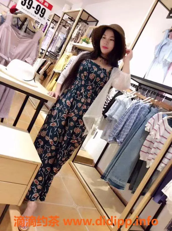 深圳楼凤-宝安西乡梦梦，168cm 36D，超值莞式一条龙服务