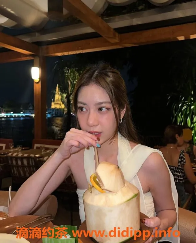 杭州上门服务-滨江E杯美女，19岁身高167，激情服务等你体验