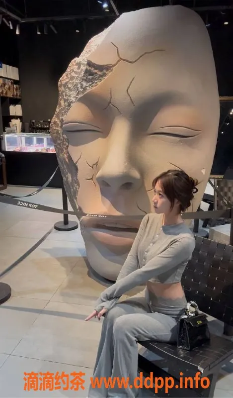 上海楼凤-浦东米米，18岁165cm，优质服务等你来体验