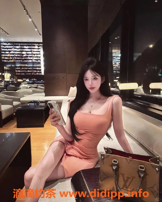 广州楼凤-天河楚楚，1600元课费，服务超值！