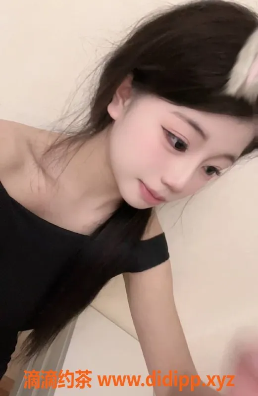 成都楼凤-成华区17岁小月芽，170cm大长腿甜妹