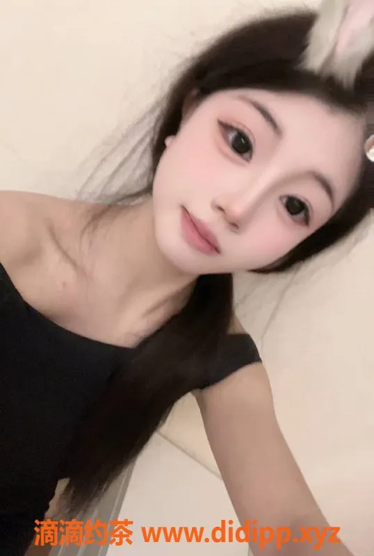 成都楼凤-成华区17岁小月芽，170cm大长腿甜妹