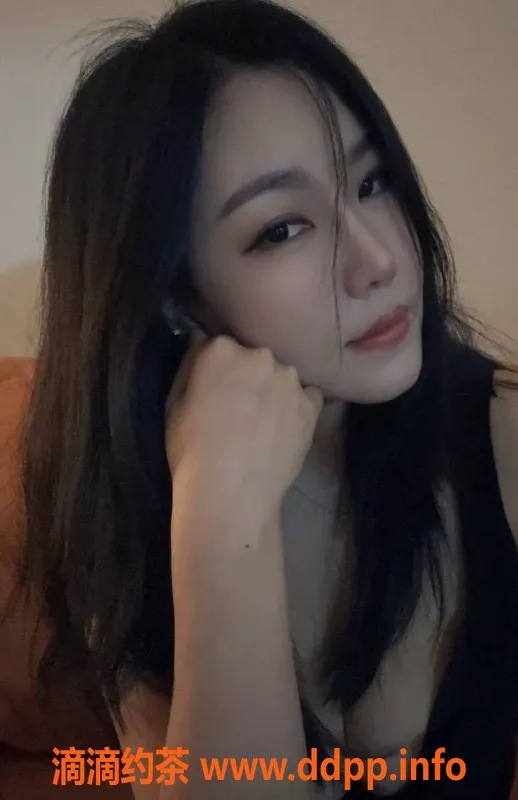 广州楼凤-海珠董小姐，御姐大胸6P鸳鸯浴服务