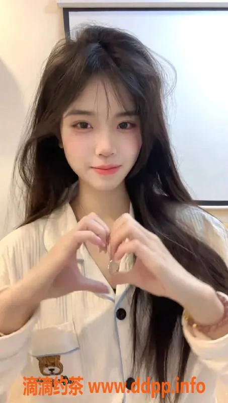 广州楼凤-荔湾嫩妹婷婷，17PP鸳鸯浴双飞服务