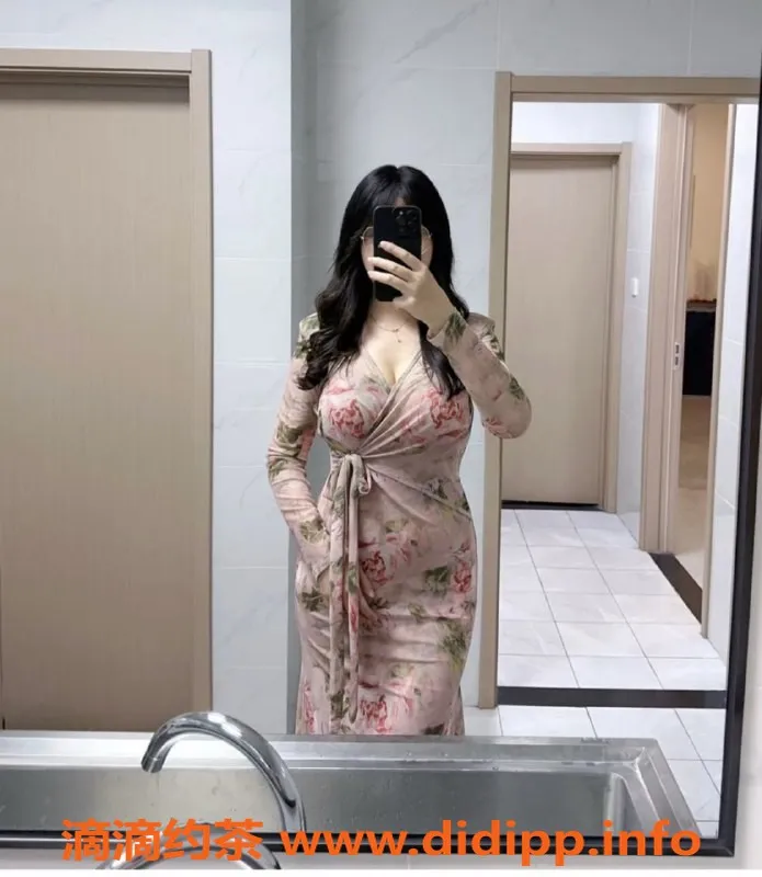 广州楼凤-广州白云区28岁巨乳人妻雪雪，身高170，胸围38F