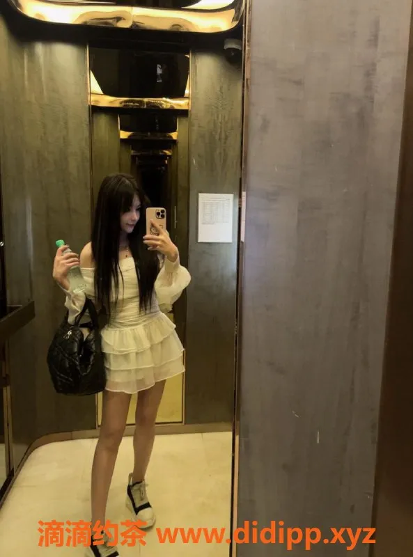 深圳楼凤-龙岗卡卡24岁，160cm，茶水费500起，超值享受！