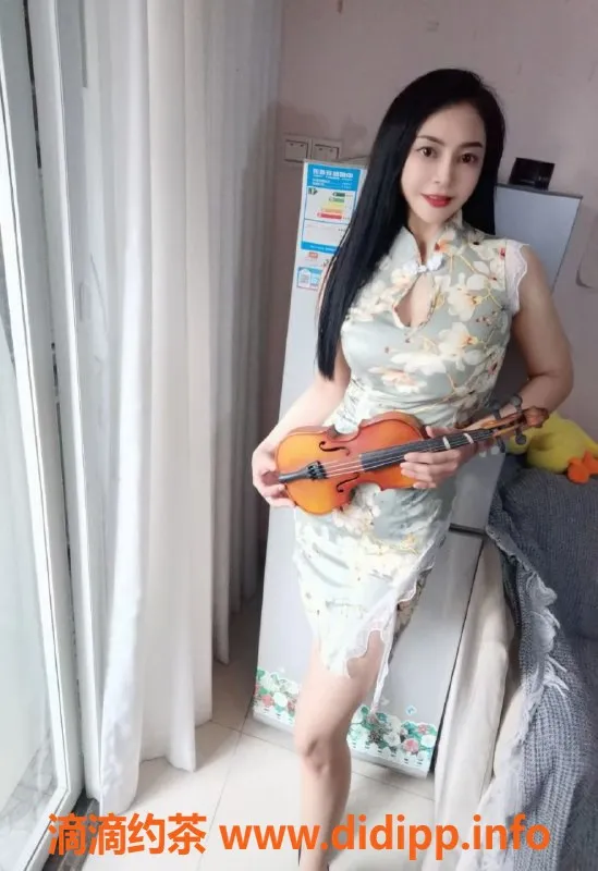 深圳楼凤资源信息,深圳龙岗芊芊，诱人大奶26岁美女服务