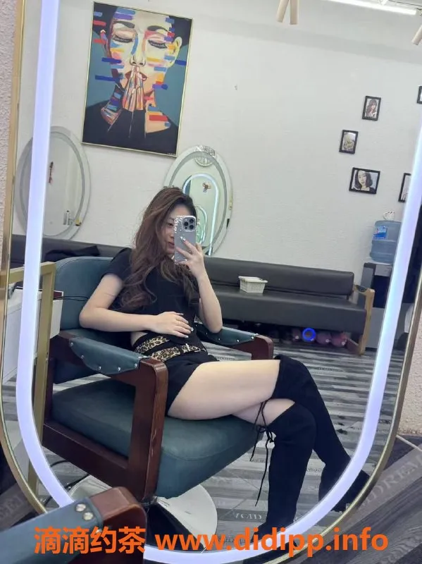 成都上门服务-万年场嫩妹橘子，19岁大胸上门服务