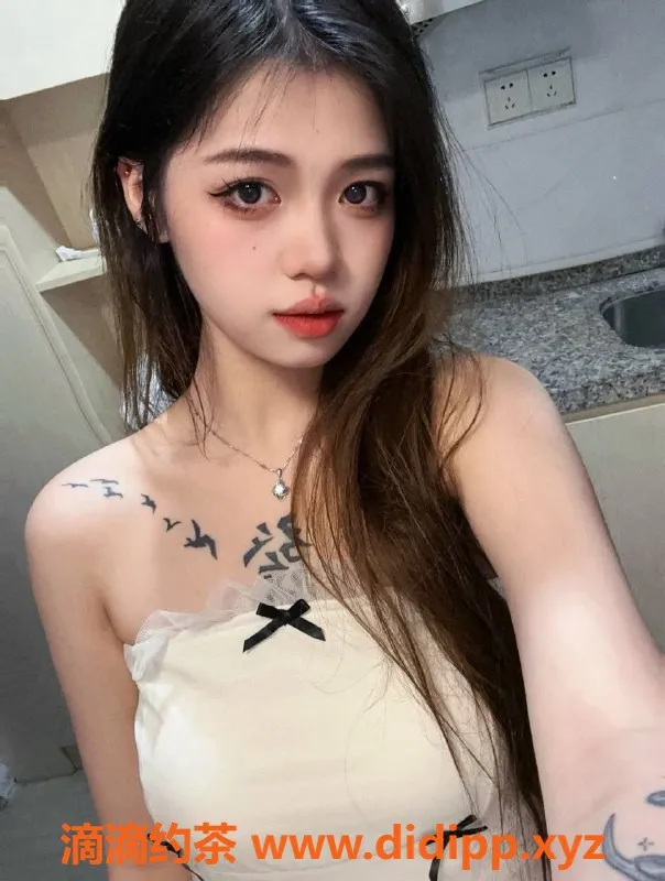 南昌楼凤-东湖小兮19岁，160cm，43kg，包夜服务