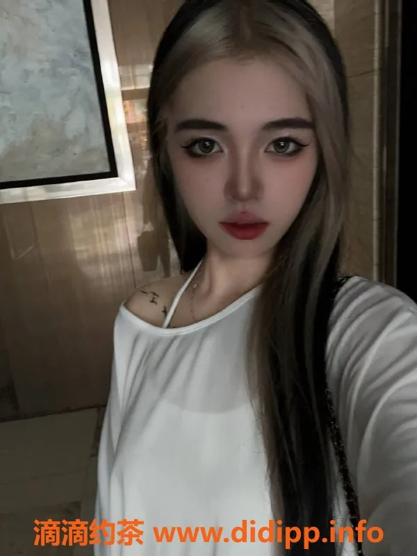 南昌楼凤-东湖小兮19岁，160cm，43kg，包夜服务