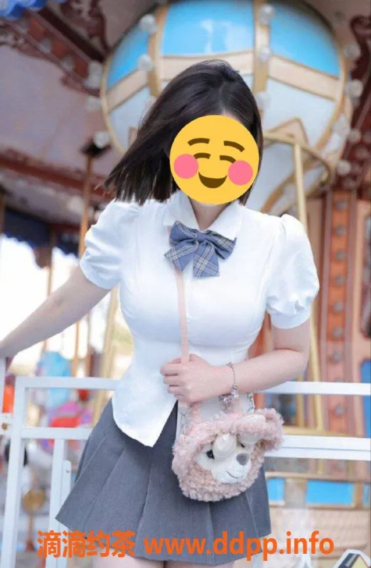 成都楼凤-恒大君临阁少妇服务车 蔷薇 160cm 50kg