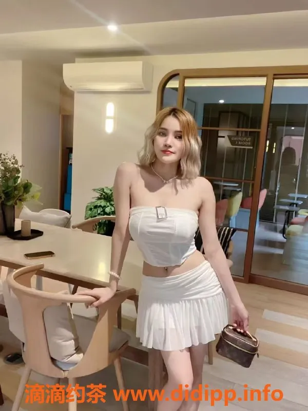 北京楼凤-丰台娃莎娜，乌克兰留学生，大胸服务好，1000P