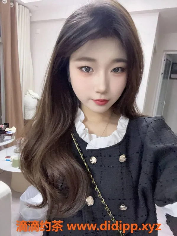 重庆楼凤-渝北璐璐，18岁小巧嫩妹，服务亲和