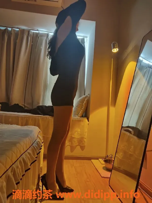 成都楼凤-南三环少妇玫瑰，500p享受60分钟服务