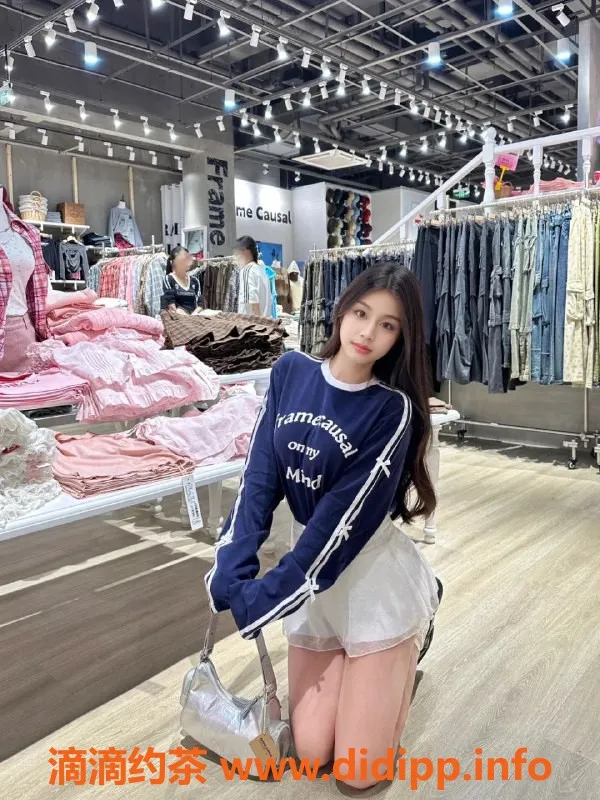 广州楼凤-荔湾小不点，夜课大胸嫩妹，7P超值服务