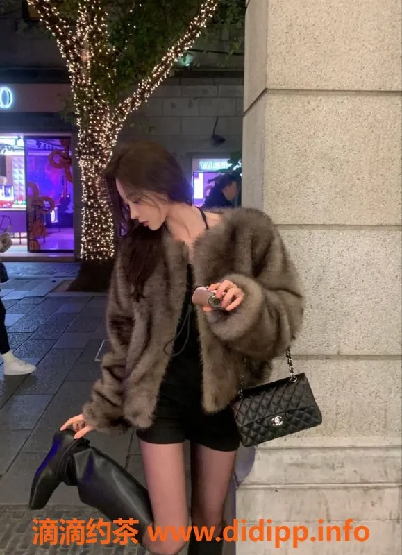 杭州上门服务-新加坡D杯小姐，20岁162cm，激情服务，让你欲罢不能！