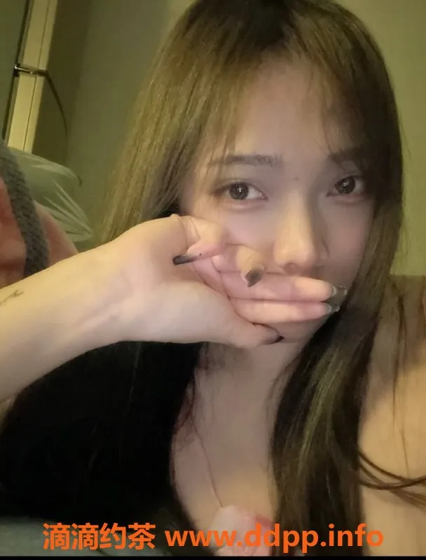 杭州楼凤-99年新加坡女孩艾丽，101斤前凸后翘，700元体验