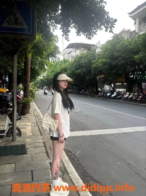 广州楼凤资源信息,天河嫩妹余温，8P大胸舌吻服务等你体验