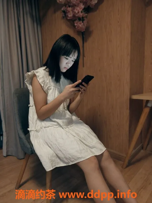 成都楼凤-成华区清纯妹音音，165cm，90斤，18岁