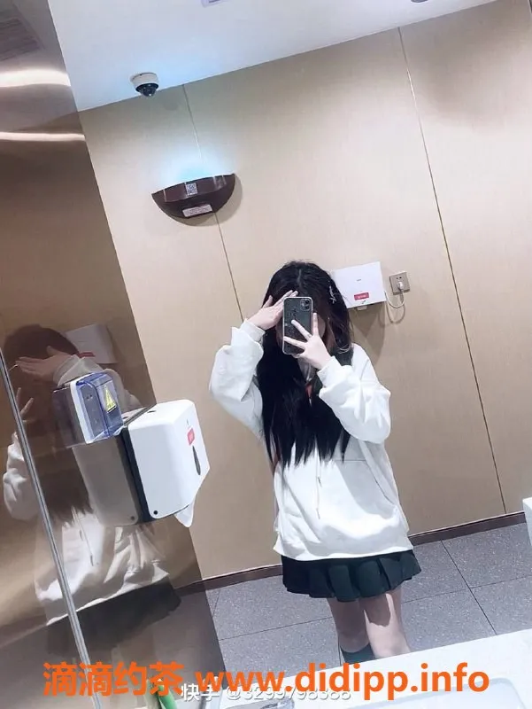 成都楼凤-成华区小鱼，158cm大奶嫩妹，超值服务体验