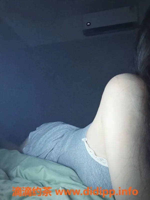 重庆楼凤资源信息,江北宣宣，24岁，163cm，45kg，B罩杯大蟒蛇服务