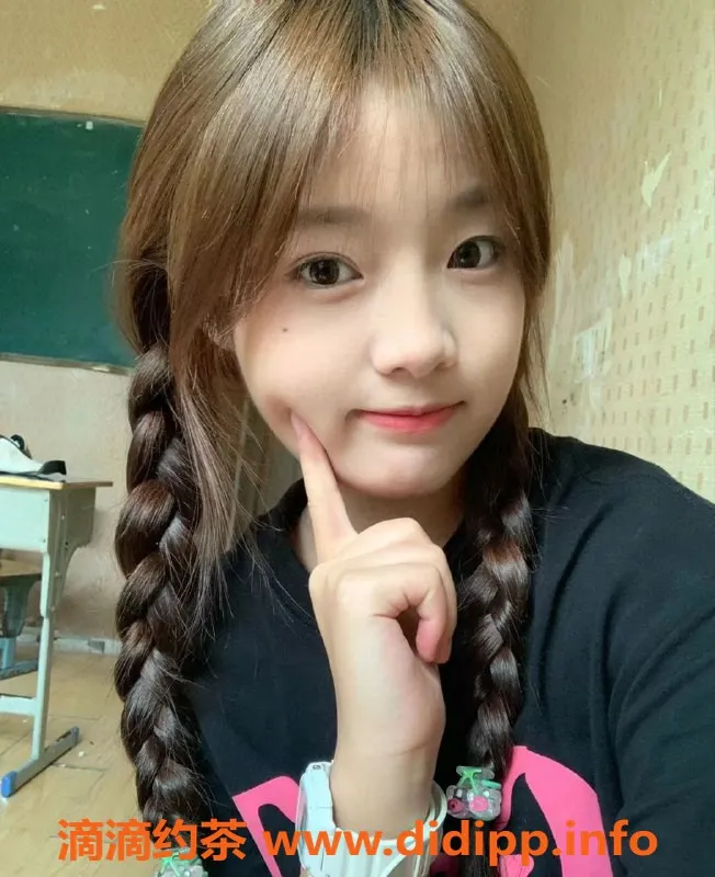 杭州楼凤-18岁呆呆，168cm纤细身材，上城区兼职嫩妹