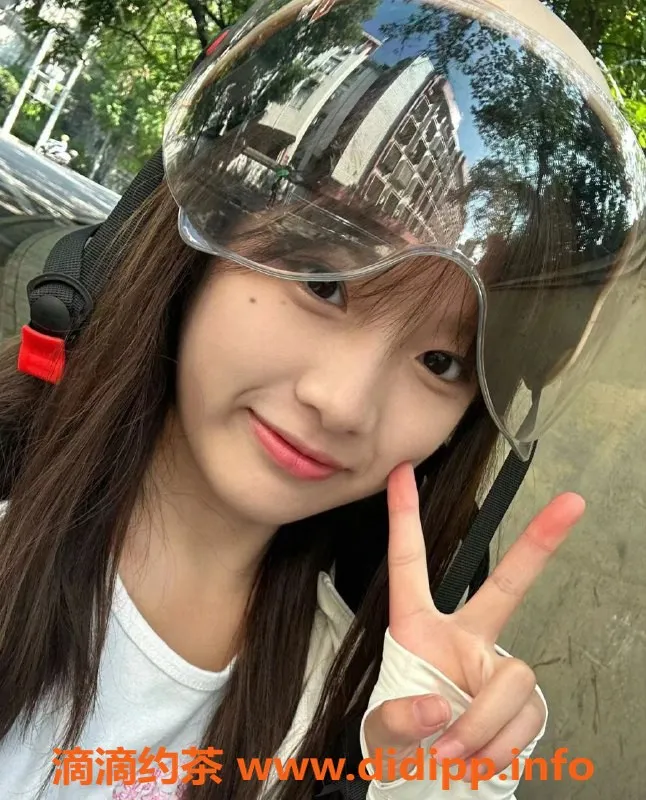 杭州楼凤-18岁呆呆，168cm纤细身材，上城区兼职嫩妹