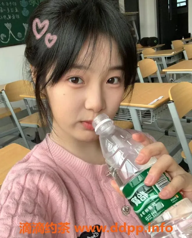 杭州楼凤-18岁呆呆，168cm纤细身材，上城区兼职嫩妹